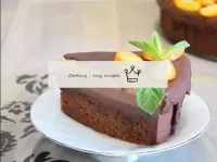 Köpük kek krema üzerine üç çikolata...