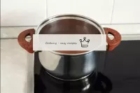 Mettre le chocolat fondu, bien mélanger pour que l...