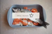 Dann legen Sie den vorbereiteten Fisch. ...