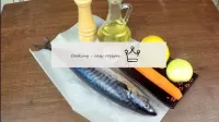Wie backen Sie Makrele im Ofen voll gefüllt mit Zw...