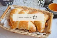 Croissants de masa laminada con cocido espesado...