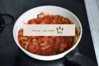 Agregue la pasta de tomate y guise durante unos 2 ...