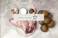 How to make a pork knuckle baked with potatoes in ...