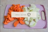 Peel and grind the onions and carrots. Cut the oni...