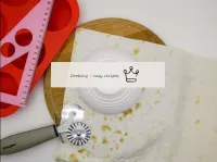 要用薰衣草制成塔塔萊特，您需要紙杯蛋糕的形狀。測量其內部尺寸，並將直徑和兩個深度折疊在一起。從薰衣草...