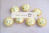 Fill the ready-made tartlets with the ready-made c...