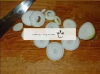 Cut the onions into rings. ...