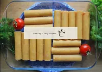 Place the stuffed cannelloni in one layer in a bak...