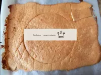 Togliamo i biscotti finiti dal forno, gli diamo un...