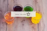 Distribute the powder for cooking jelly in 4 glass...