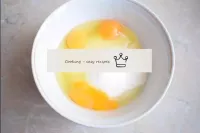 While the oil melts, combine the eggs with the sug...