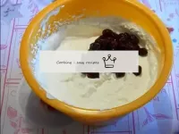 No creme pronto para adicionar cerejeiras. ...