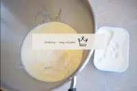 To make the cream, combine the cream, at least 33%...