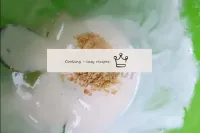 Add the remaining crumbs to the rest of the cream,...