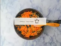Prendete una padella che contenga carote e cipolle...