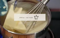 Geben Sie die Butter in den Stäbchen und mischen S...