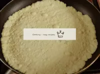 Faire frire dans une casserole sèche. La pâte va c...