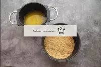 Préparez une base de sable pour le gâteau. Moudre ...