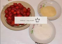 Productos para preparar gelatina. Las fresas se pu...