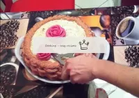 Et nous mettons de la rose sur le gâteau avec des ...