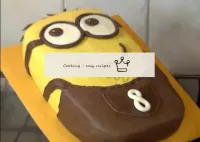 Torta minion biscotto al cioccolato in mastica...