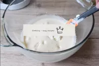 Comment faire un gâteau sur la crème sure et le la...