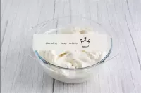 Misture bem para que a gelatina seja distribuída d...