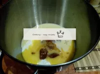 How to make a cream? Combine sour cream, boiled co...