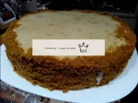 Remplir le haut et le côté du gâteau de crème géla...