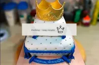 Торт подушка с короной из мастики...