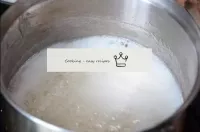 Constantly stirring, bring the syrup to a boil, th...