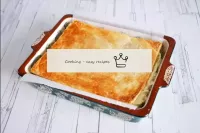 Couvrez le gâteau d'une deuxième croûte et pressez...