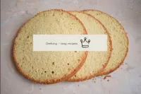 Cool the finished biscuit. To assemble the cake, c...