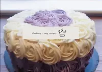 Gâteau à la crème avec fleurs...