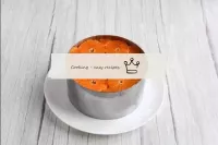 Cortem os mandarins com anéis de cerca de 0, 5 cm ...