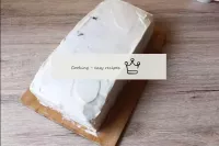 Plantez tout le gâteau avec de la crème. Un peu de...