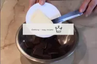 Ajouter le beurre doux au chocolat. ...