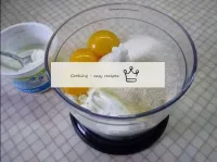 Add yolks, sugar, semolina and sour cream. ...