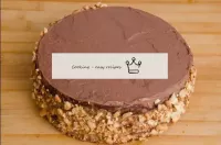 Entfernen Sie die Torte aus der Form und auf allen...