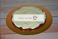 Sammeln Sie die Torte auf dem Untergrund. ...