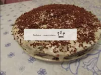 Decoriamo con cioccolato. Diamo alla torta ore di ...