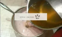 Pour the liquid gelatin solution into yogurt and m...