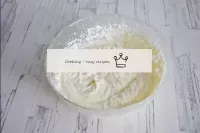 Unire il formaggio alla massa gelatina-vaniglia e ...