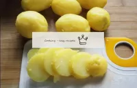 At this time, peel the cooled potatoes and cut the...