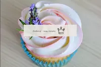 You can decorate the capcakes with lavender and ro...