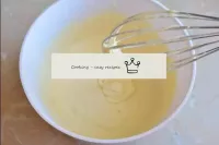 Ajouter le jus de citron à la pâte. Ensuite, saupo...