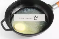 In a pan or in a cauldron, melt the butter, place ...