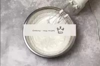 Comment faire de la crème ? Fouetter la crème avec...