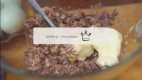 Add 3 tbsp to the mince. melted cheese and mix wel...