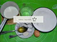 Produtos para fazer o teste para Khachapuri. A far...